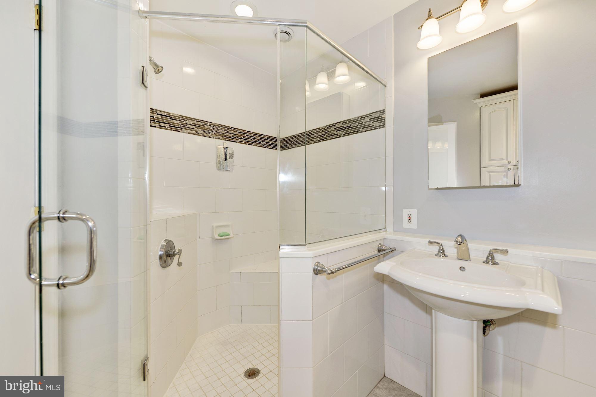 11603 Clipstone Lane Reston, VA 20191 - Photo 17 of 30 a bathroom with a sink a shower and a mirror