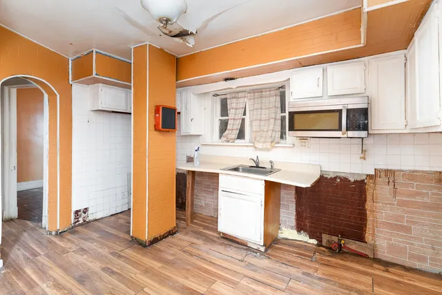 $449,000 | 5239 South Ingleside Avenue, Chicago, IL 60615