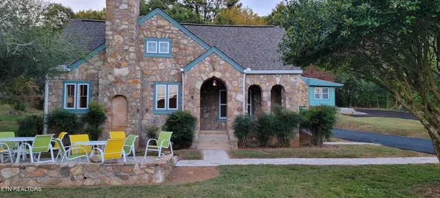 $650,000 | 318 East Meeting Street, Dandridge, TN 37725