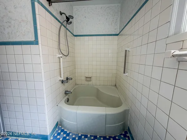 $1,400 | 1733 River Road, Unit 2, Jacksonville, FL 32207