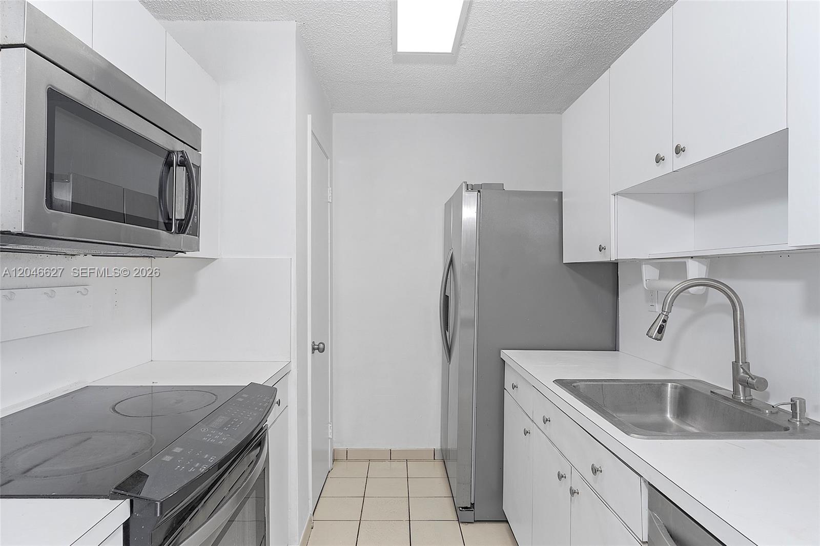 10112 Southwest 23rd Street Miami, FL 33165 - Photo 16 of 32