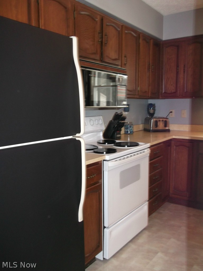 5621 Ridge Road Cortland, OH 44410 - Photo 8 of 23 Gallery Image 8