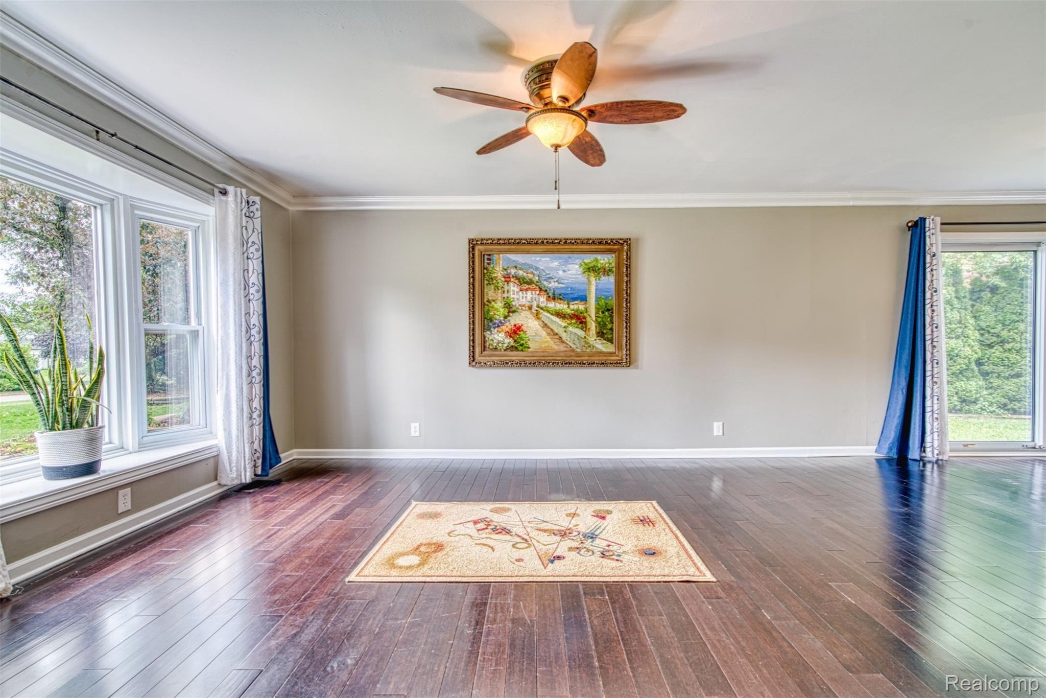 949 Homestead Court Rochester, MI 48309 - Photo 6 of 39 Living Rm.jpg