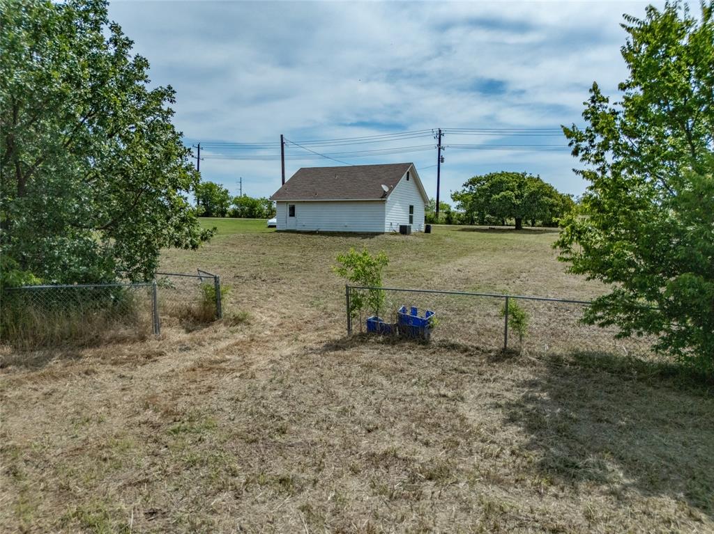 202 County Road 4511 Decatur, TX 76234 - Photo 13 of 36