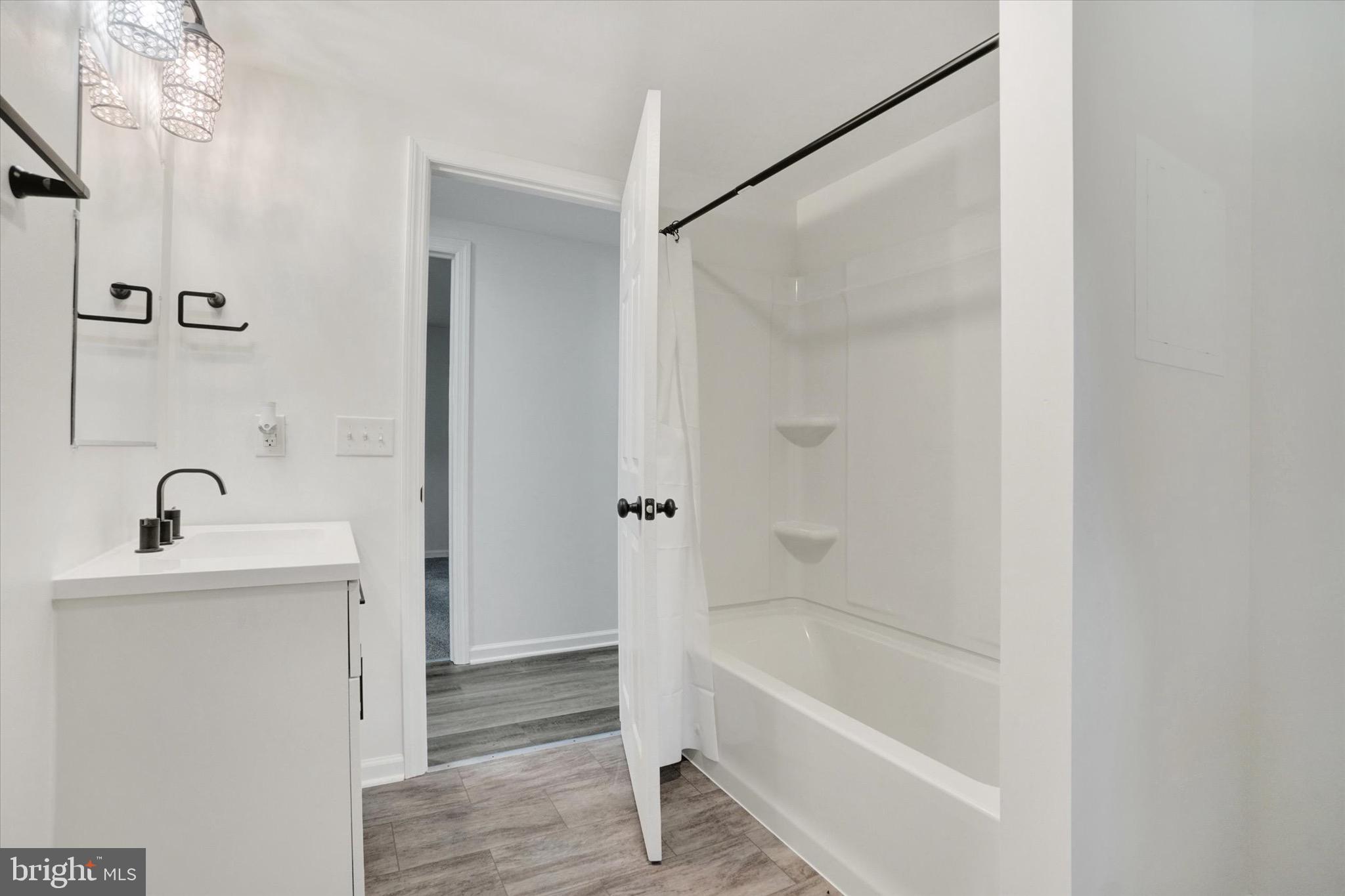 761 2nd Avenue Manchester, PA 17345 - Photo 20 of 29 a bathroom with a bathtub and a sink
