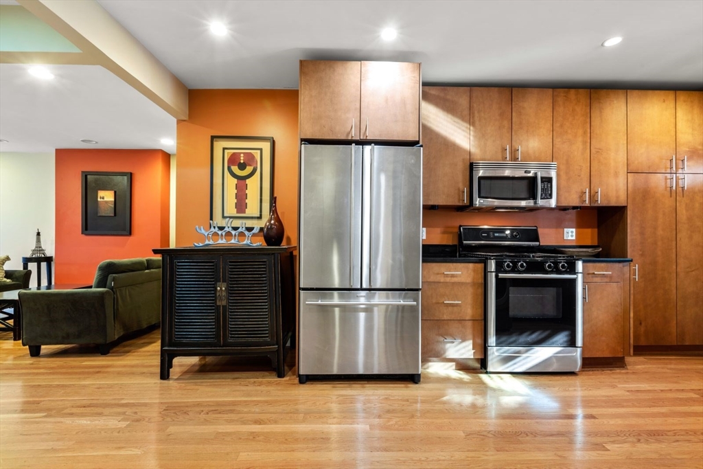 30 Edgerly Road, Unit 3 Boston, MA 02115 - Photo 4 of 10