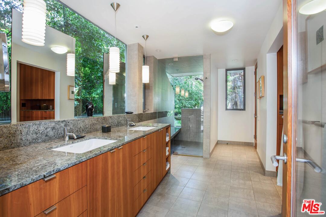 721 Latimer Road Santa Monica, CA 90402 - Photo 8 of 13