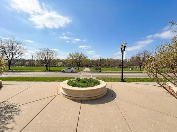 $349,900 | 141 South Grove Avenue, Elgin, IL 60120