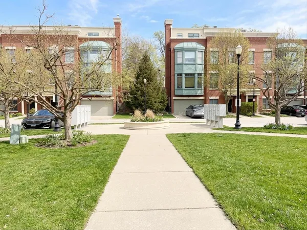 $349,900 | 141 South Grove Avenue, Elgin, IL 60120