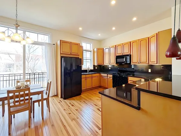 $349,900 | 141 South Grove Avenue, Elgin, IL 60120