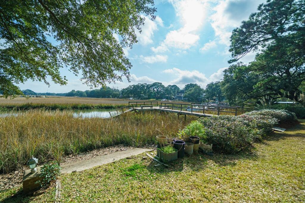 147 Oyster Point Row Charleston, SC 29412 - Photo 8 of 17 33 (18)