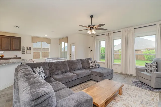 $3,500 | 205 Oakcrest Drive, Justin, TX 76247