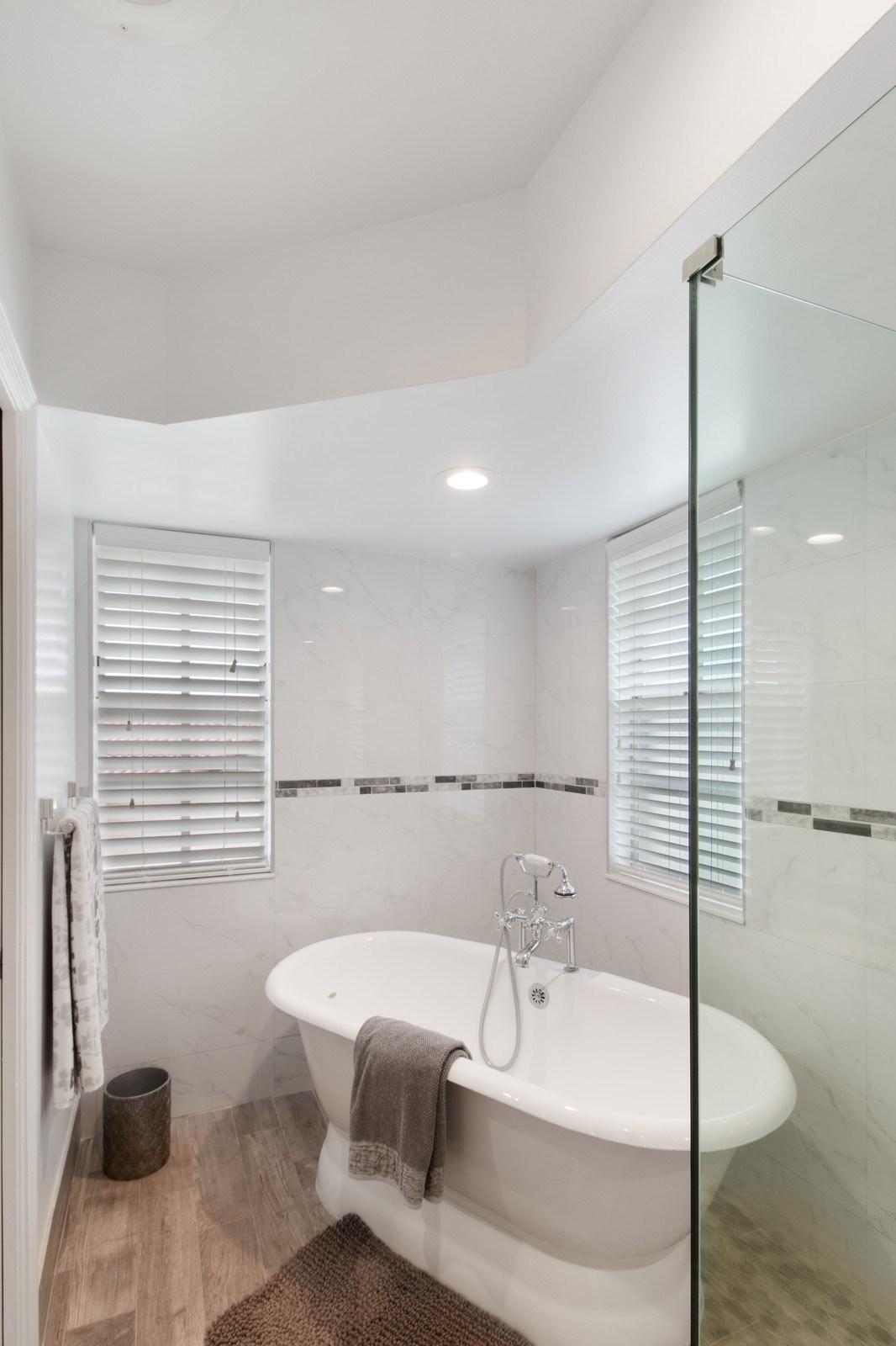 23102 L'Ermitage Circle Boca Raton, FL 33433 - Photo 23 of 34 SOAKING TUB
