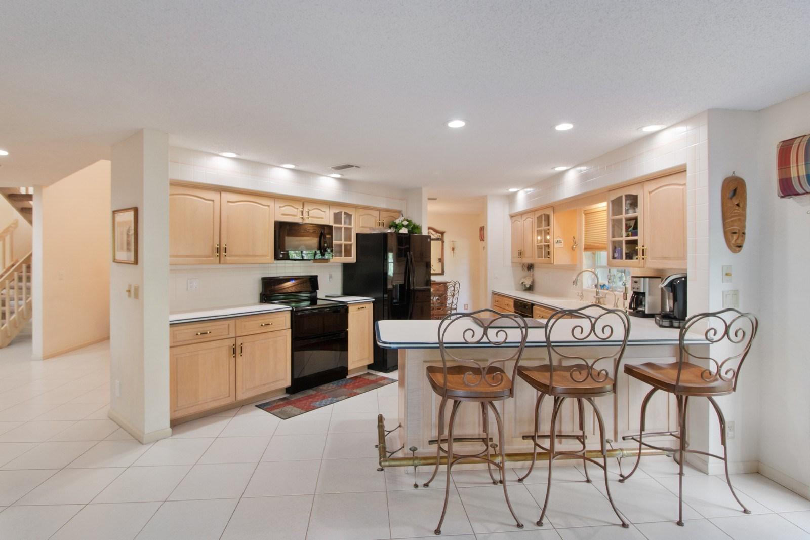 23102 L'Ermitage Circle Boca Raton, FL 33433 - Photo 7 of 34 BAR-TOP KITCHEN