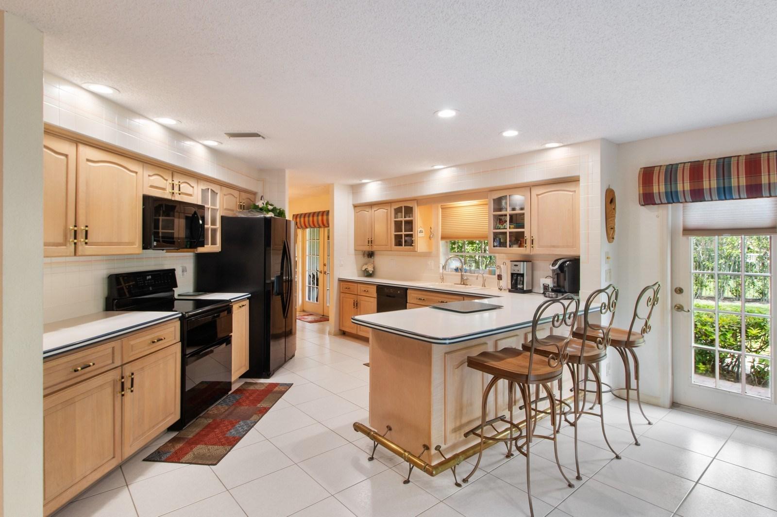 23102 L'Ermitage Circle Boca Raton, FL 33433 - Photo 9 of 34 KITCHEN