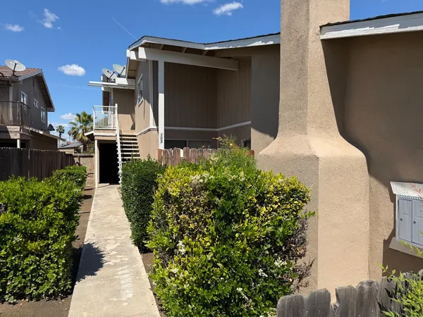 $899,950 | 571 West Ashlan Avenue, Clovis, CA 93612