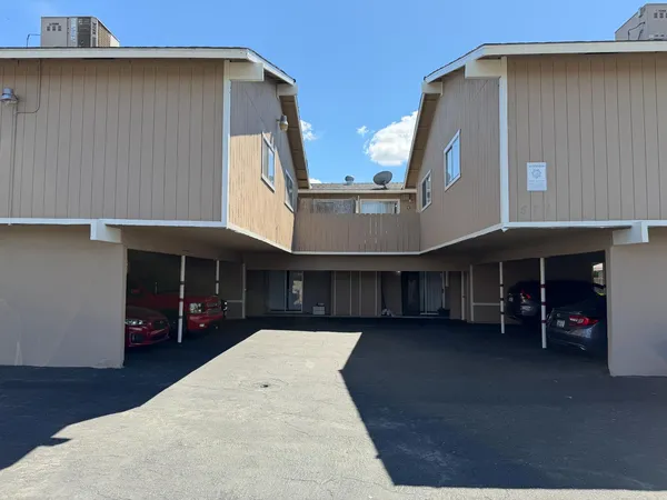 $899,950 | 571 West Ashlan Avenue, Clovis, CA 93612