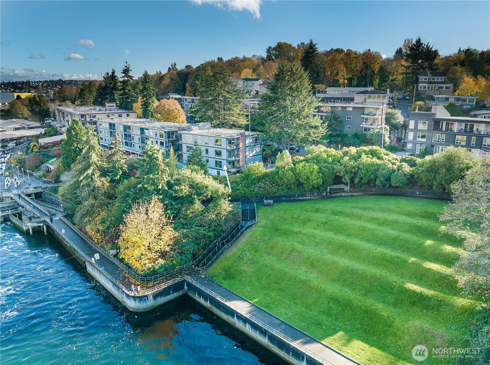 3200 West Commodore Way, Unit 101 Seattle, WA 98199 - Photo 1 of 29