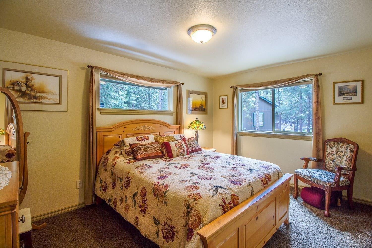 52078 Foxtail Road La Pine, OR 97739 - Photo 7 of 19 Guest bedroom with lots of light.