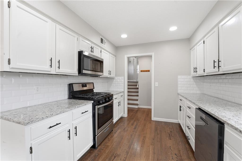 1202 Southwest Walnut Street Lee's Summit, MO 64081 - Photo 11 of 42