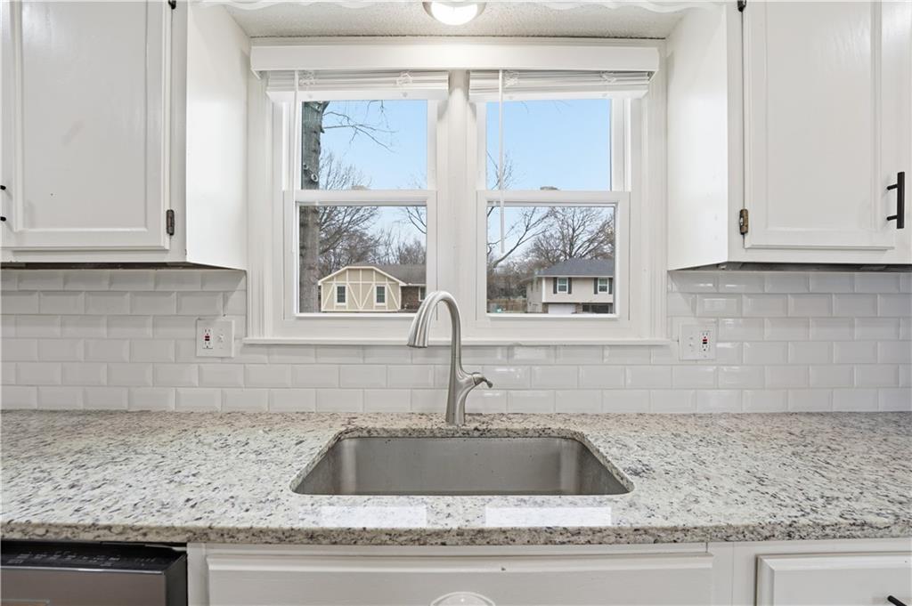 1202 Southwest Walnut Street Lee's Summit, MO 64081 - Photo 10 of 42