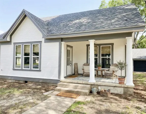 $399,000 | 502 North Upton Avenue, Schulenburg, TX 78956