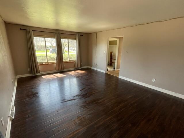 239 Ontario Road Niles, MI 49120 - Photo 8 of 35 Living Room 1