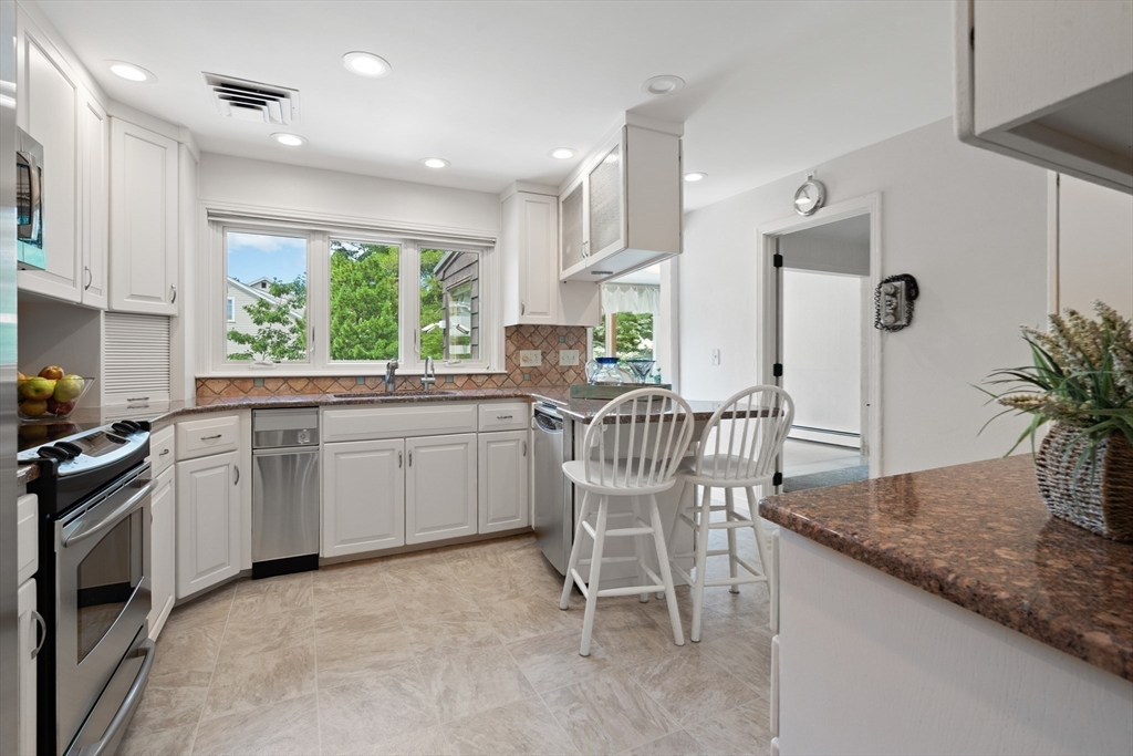 4 Gerald Road Marblehead, MA 01945 - Photo 10 of 42