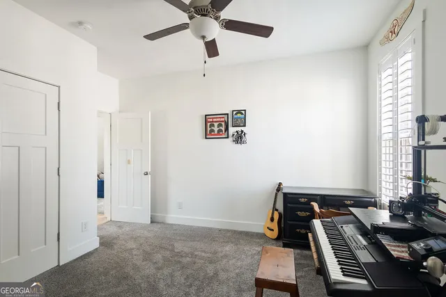 a en suite bathroom with a sink and a mirror