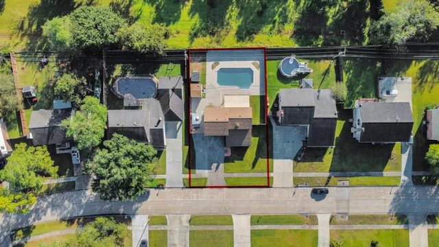 a front view of house with yard