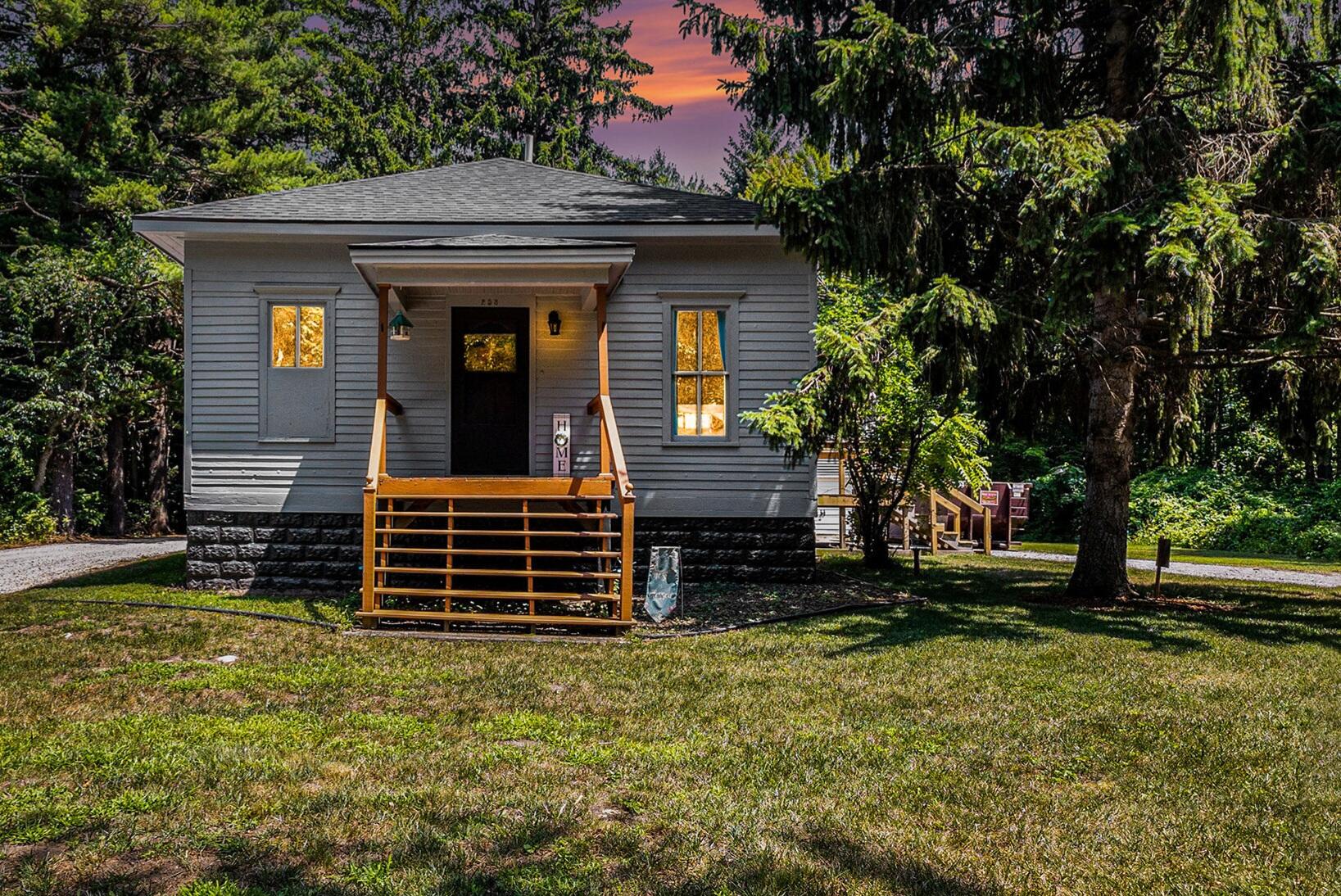 258 North Buys Road Muskegon, MI 49445 - Photo 1 of 31 1000037013