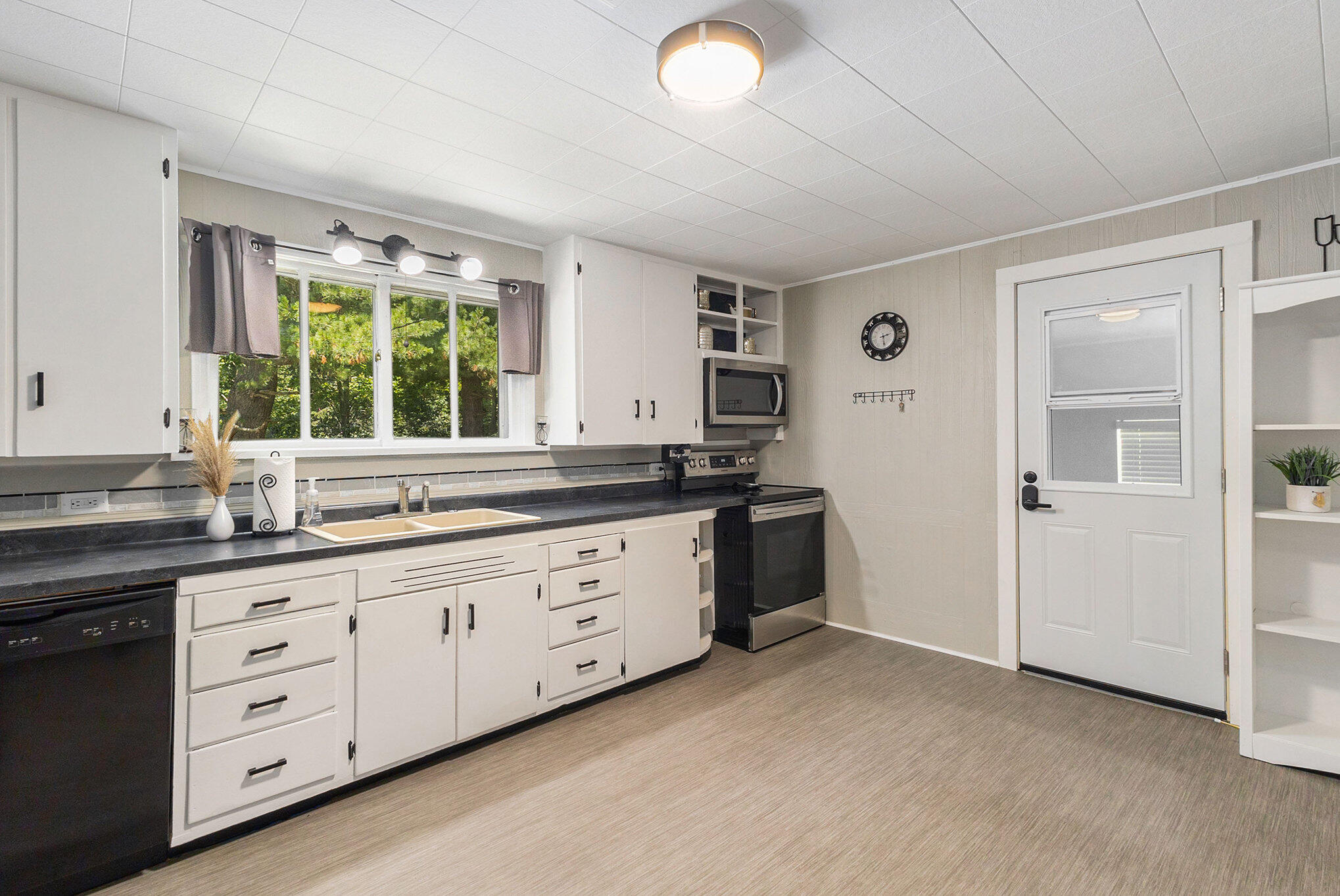 258 North Buys Road Muskegon, MI 49445 - Photo 20 of 31 1000035412