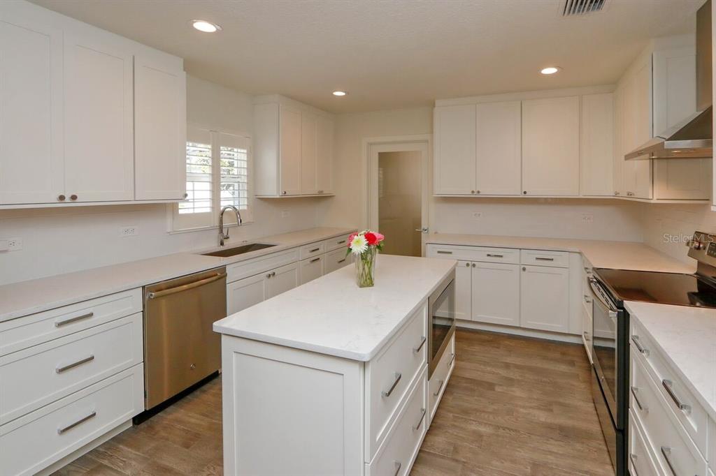 4307 West Roland Street Tampa, FL 33609 - Photo 12 of 26