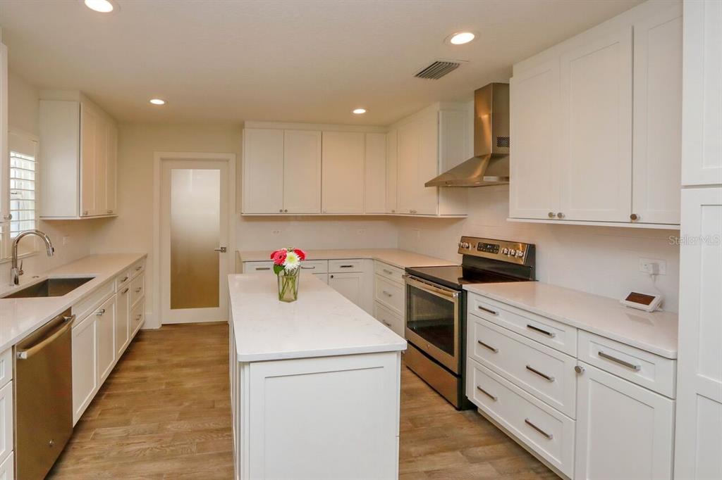 4307 West Roland Street Tampa, FL 33609 - Photo 14 of 26