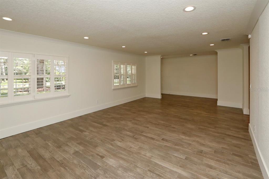 4307 West Roland Street Tampa, FL 33609 - Photo 4 of 26