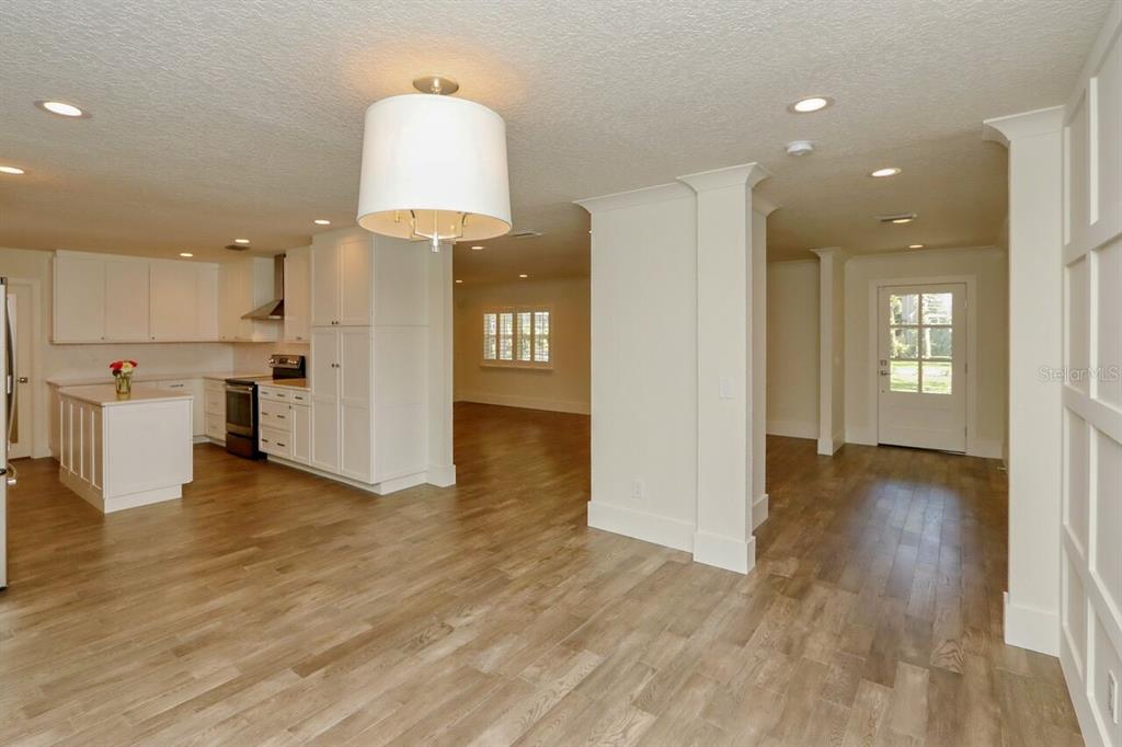 4307 West Roland Street Tampa, FL 33609 - Photo 8 of 26