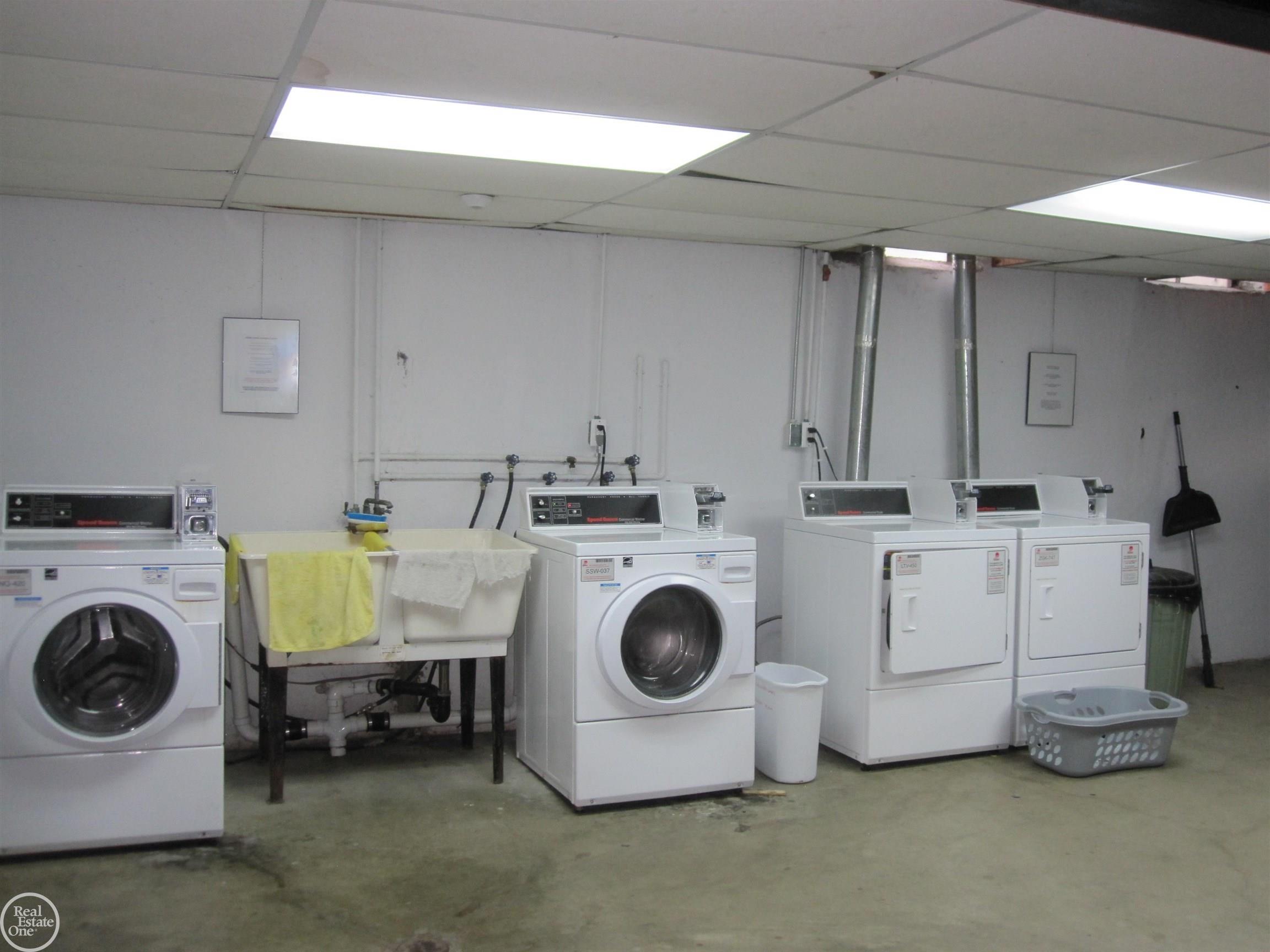 29101 Hayes Road, Unit 32 Warren, MI 48088 - Photo 17 of 20