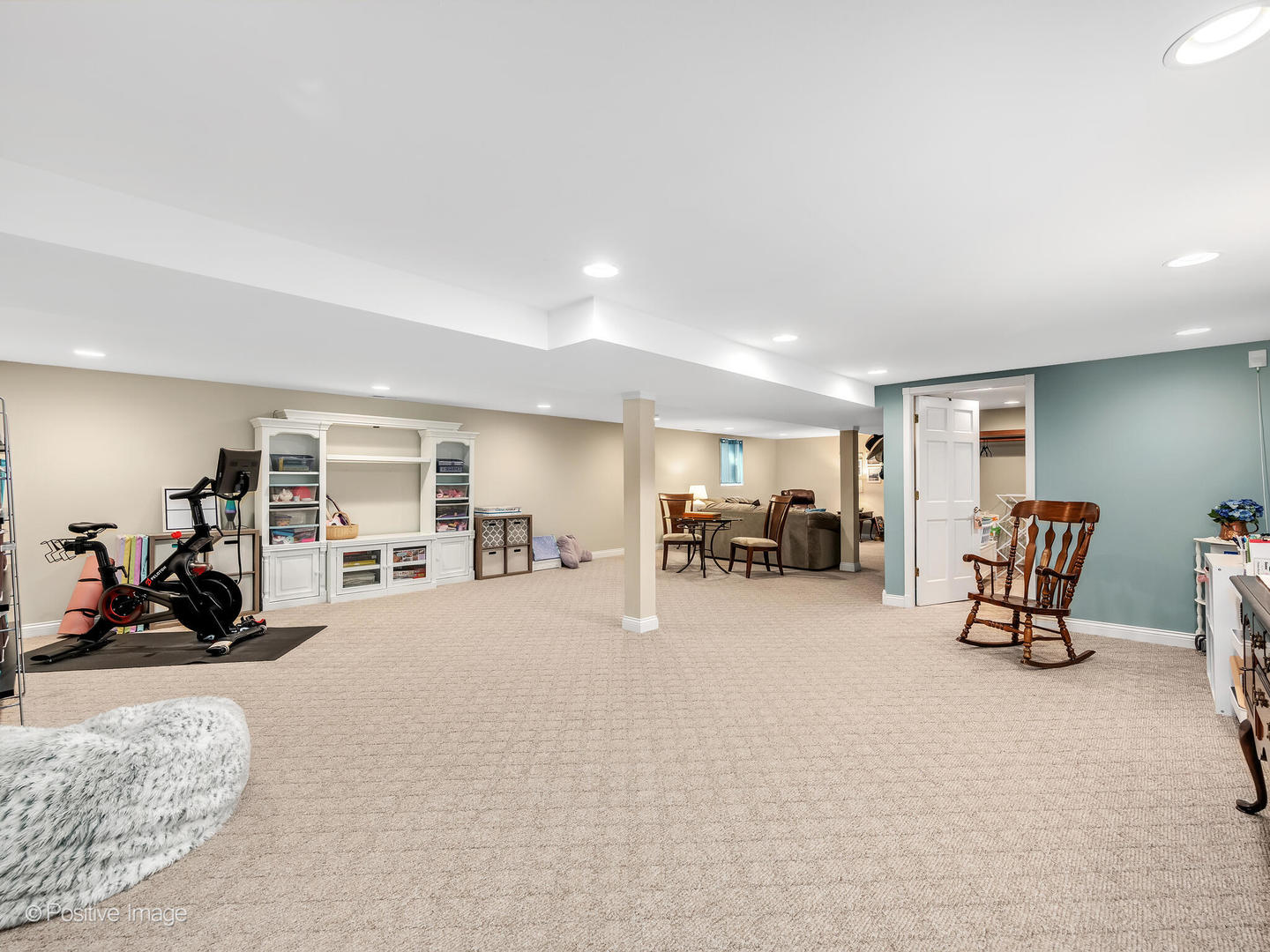 1607 East Indiana Street Wheaton, IL 60187 - Photo 25 of 31 a view of a livingroom with furniture and a couch