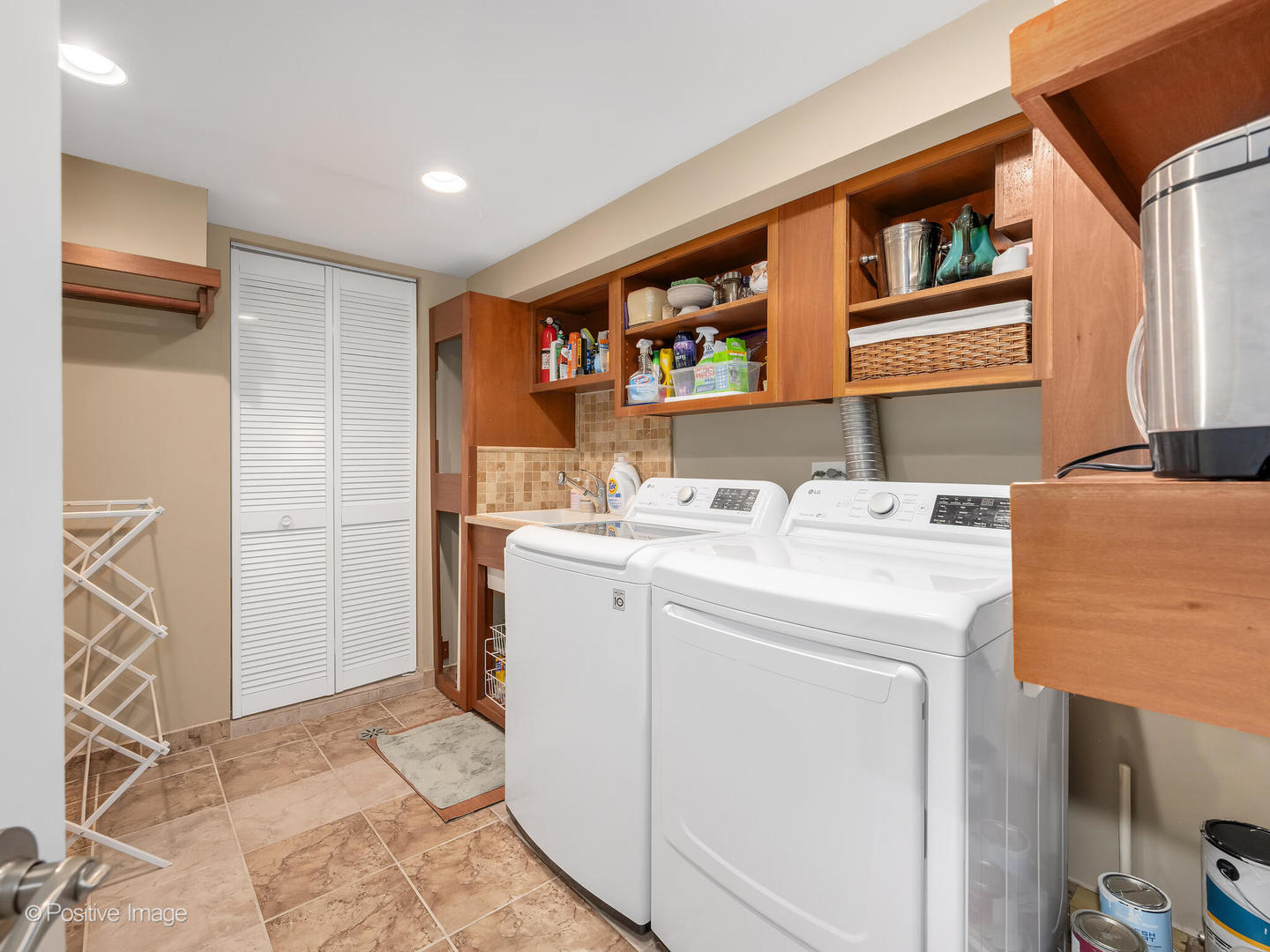 1607 East Indiana Street Wheaton, IL 60187 - Photo 27 of 31 a utility room with dryer and washer