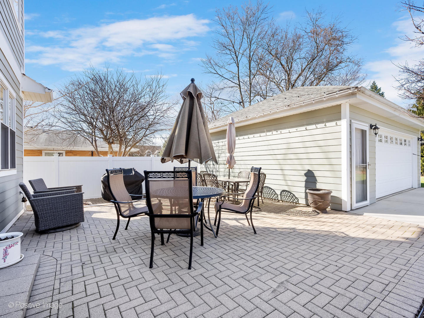 1607 East Indiana Street Wheaton, IL 60187 - Photo 28 of 31 a view of a patio with a table and chairs