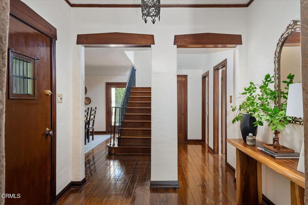 752 Glenview Road Glendale, CA 91202 - Photo 14 of 64 23-Foyer