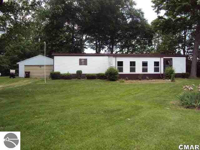 8820 South Federal Road Shepherd, MI 48883 - Photo 2 of 18 1767525-1.JPG