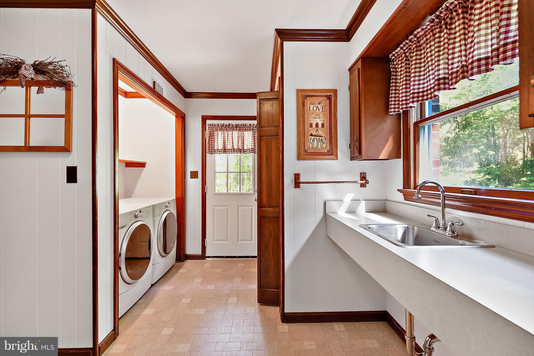 9108 Ebenezer Road Whaleyville, MD 21872 - Photo 11 of 32 Mud \Laundry Room