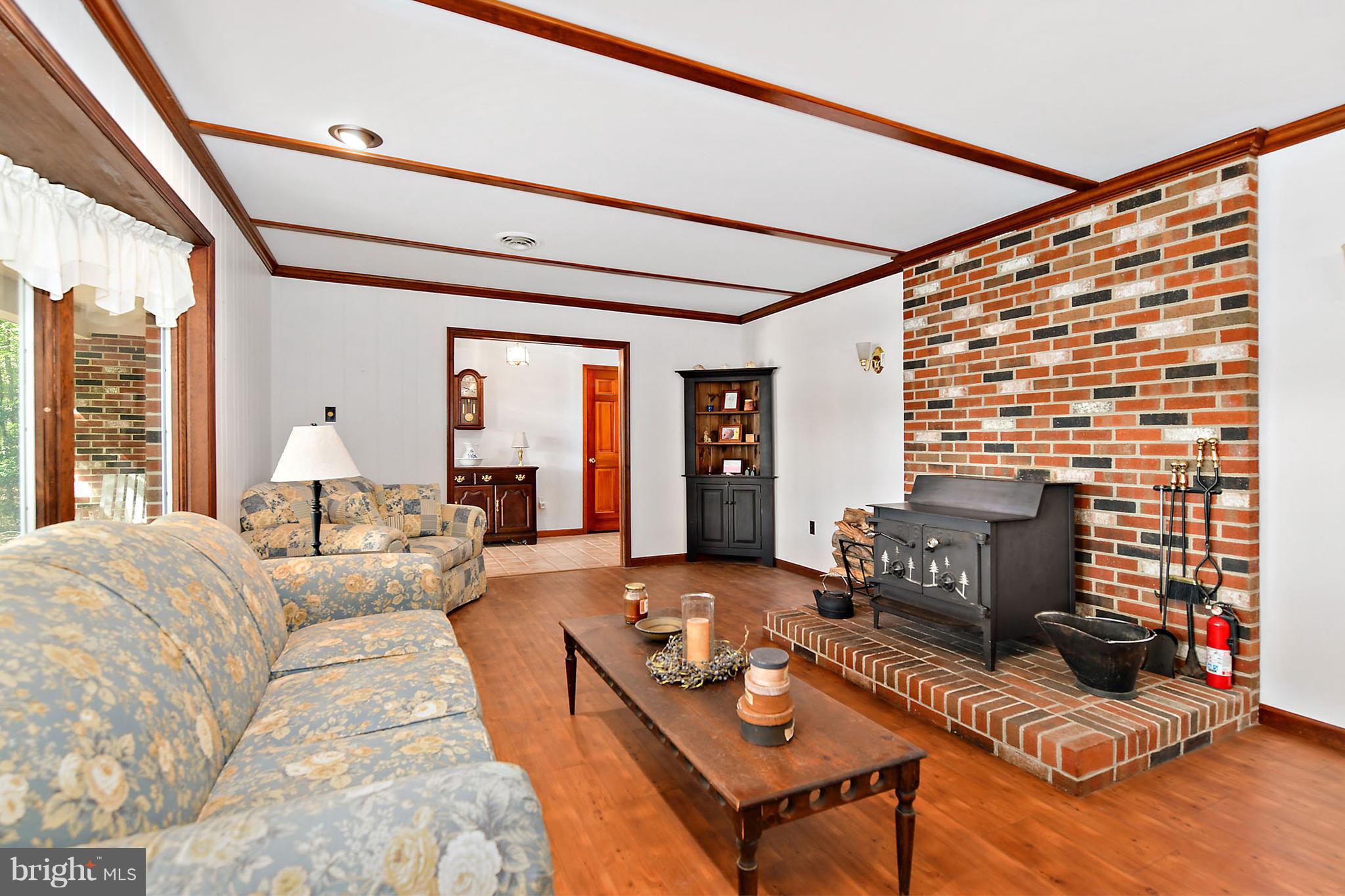 9108 Ebenezer Road Whaleyville, MD 21872 - Photo 15 of 32 Living Room