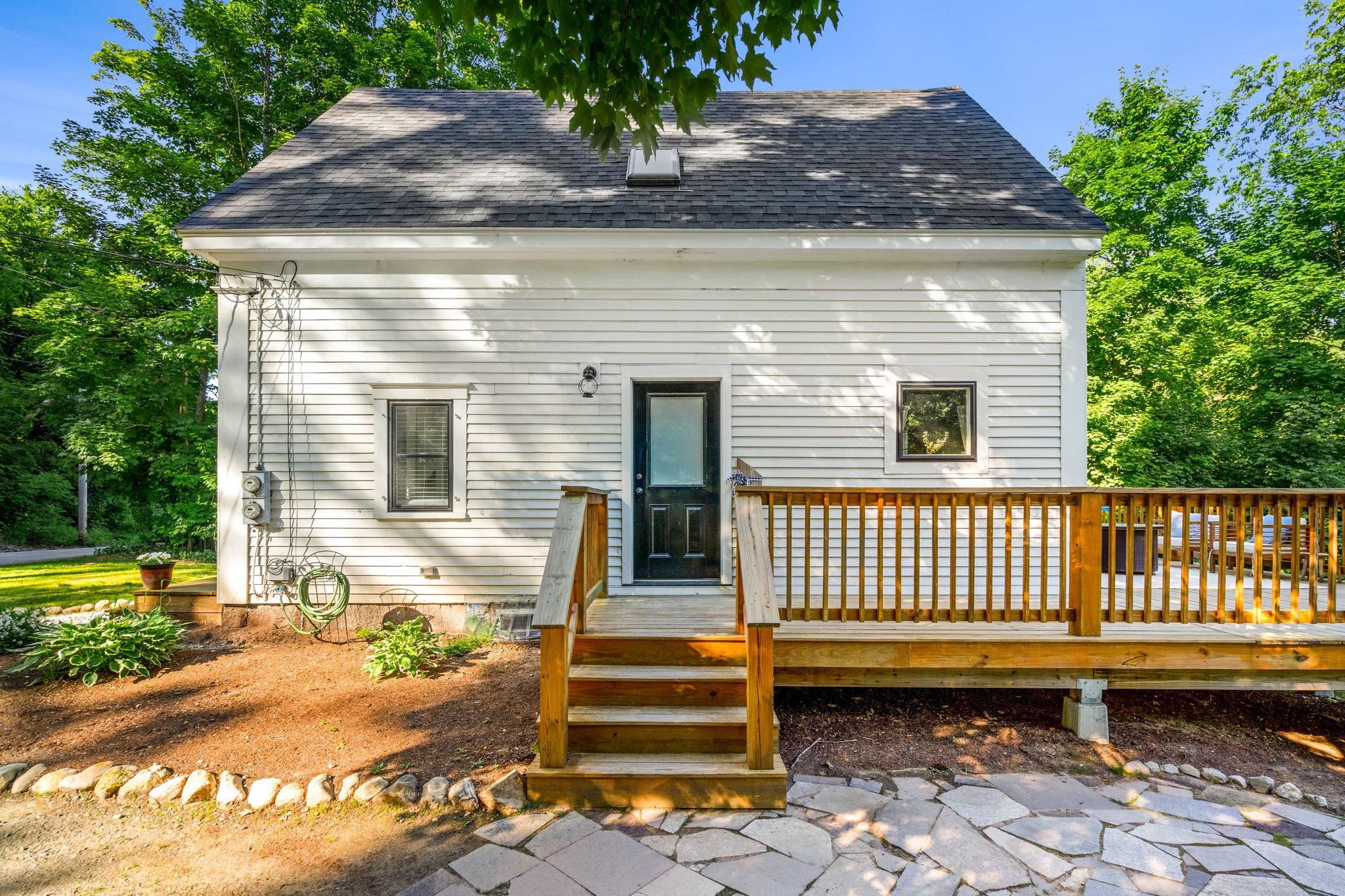 10 School Street Epping, NH 03042 - Photo 16 of 30