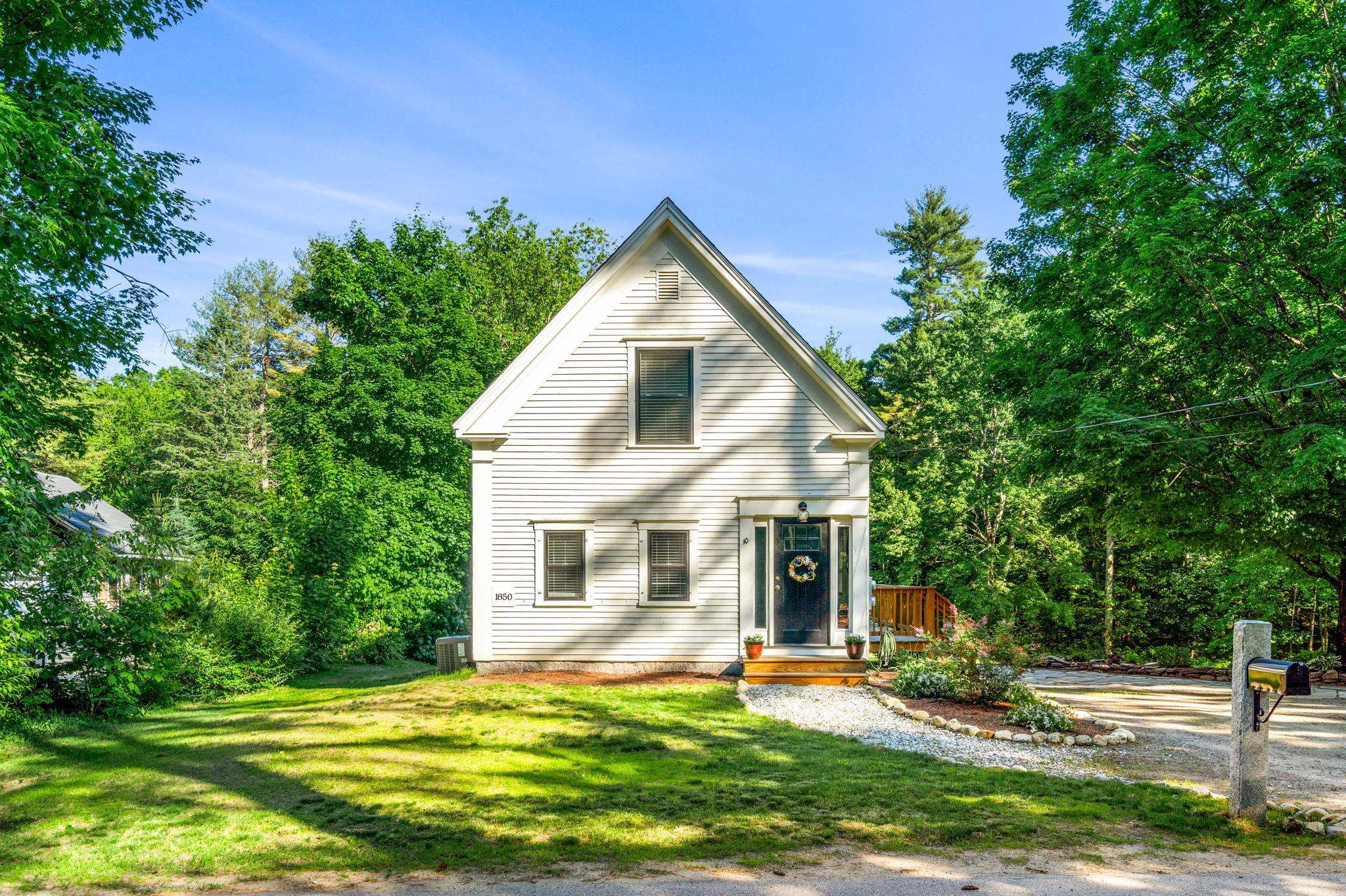 10 School Street Epping, NH 03042 - Photo 2 of 30