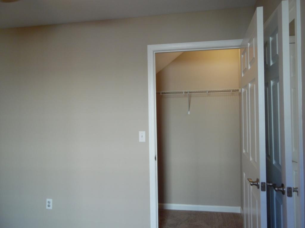 2216 Sherwood Road Kingsport, TN 37664 - Photo 27 of 33 Back Bedroom Closet