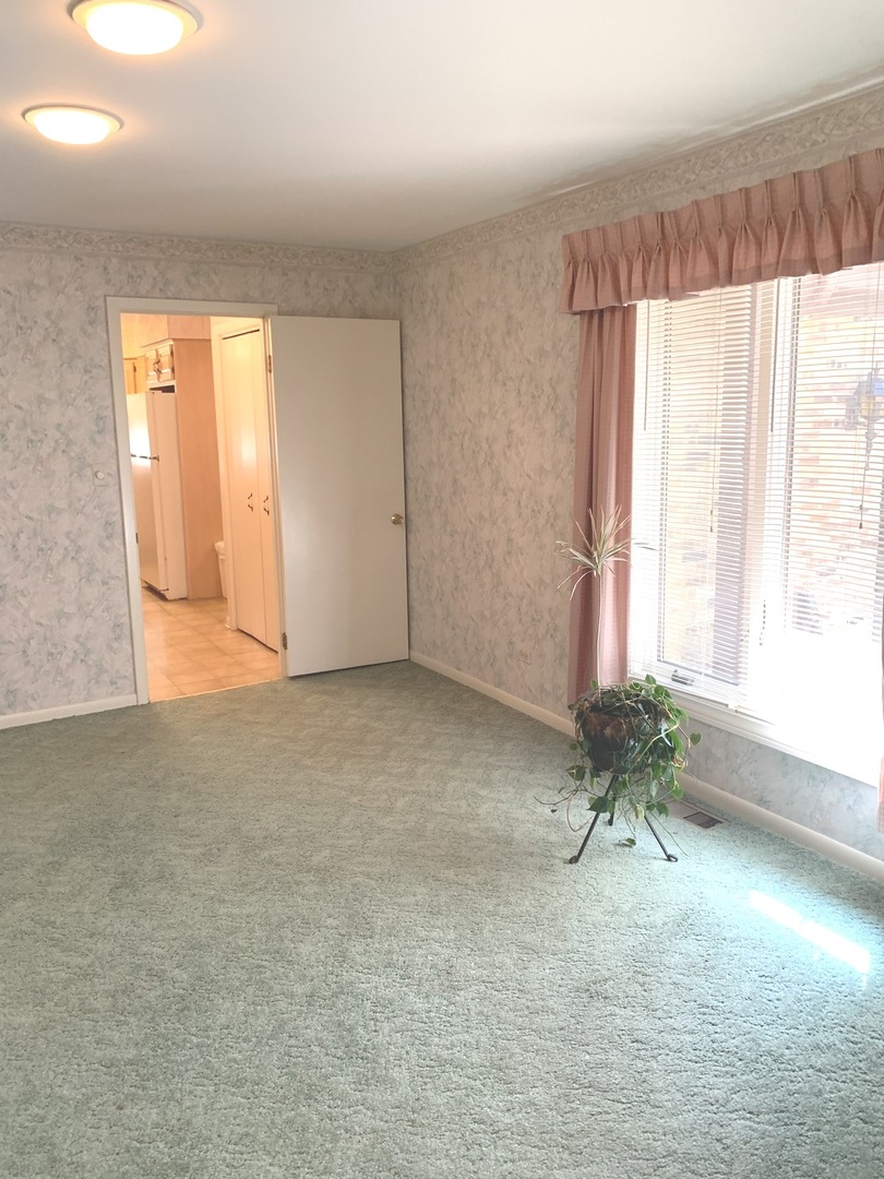 2210 Banbury Road Inverness, IL 60067 - Photo 13 of 41 a view of an empty room with a window