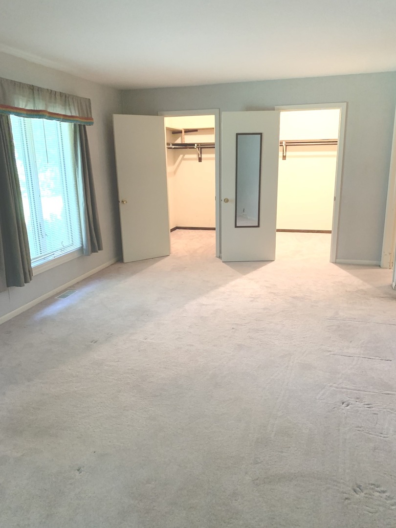 2210 Banbury Road Inverness, IL 60067 - Photo 19 of 41 an empty room with windows and closet