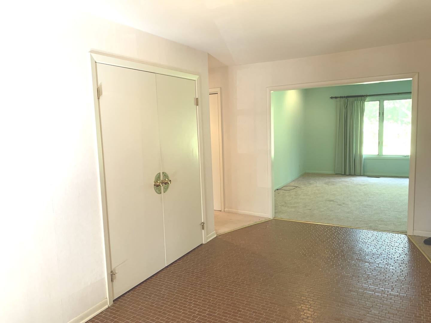 2210 Banbury Road Inverness, IL 60067 - Photo 3 of 41 a view of a big room with windows and wardrobe